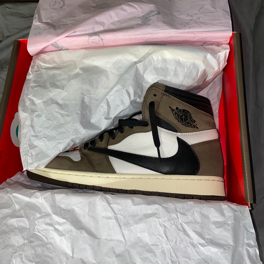 Travis Scott jordan 1  10.5
